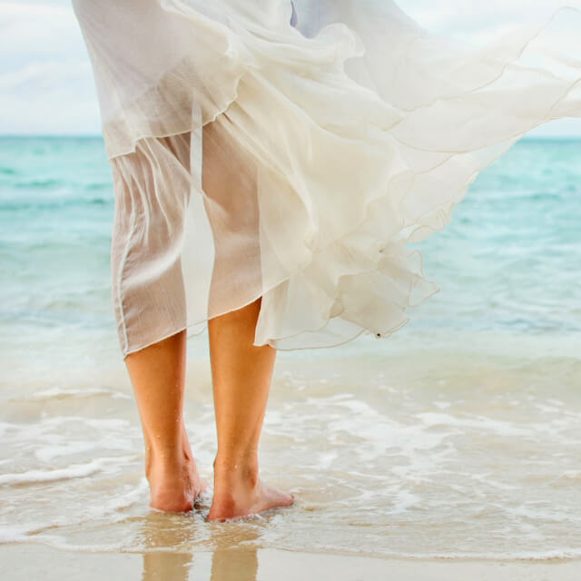 Destination Wedding Styles For Women What to Wear to a Tropical Beach