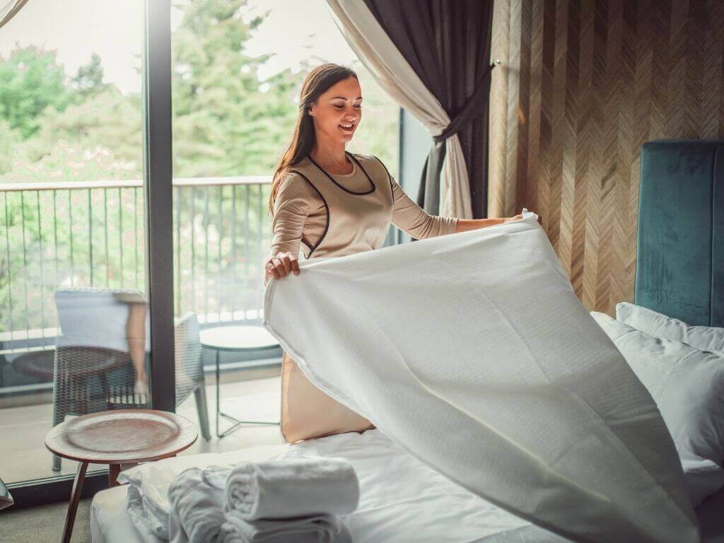 Housekeeping bed hotel RF